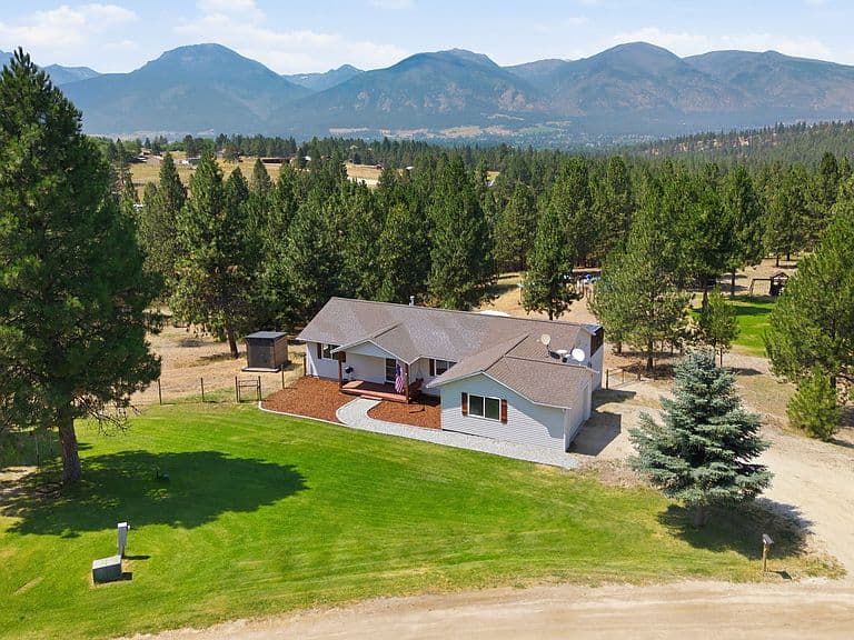 456 Sapphire Ln photo 1