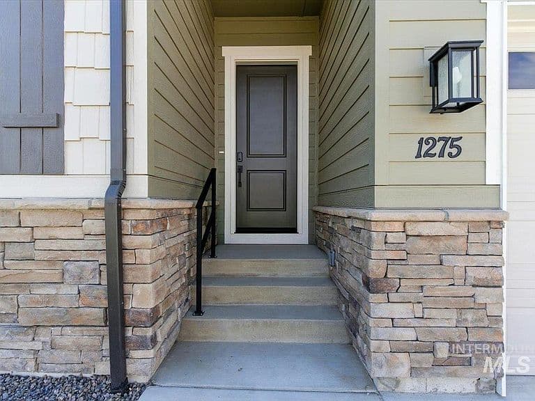 1275 Stirling Mdws photo 2