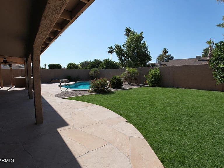 702 W Chilton Street photo 3