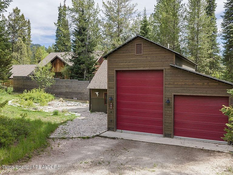 386 Spruce St photo 3