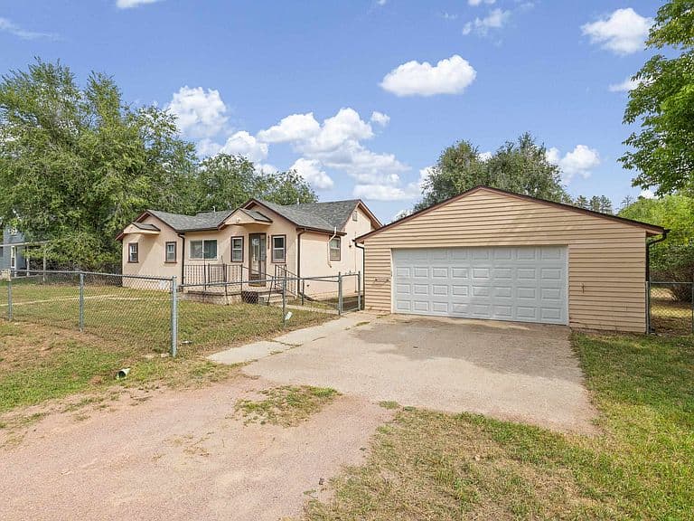1423 Evans St photo 2