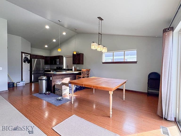 96 Thatchwood Ln photo 3