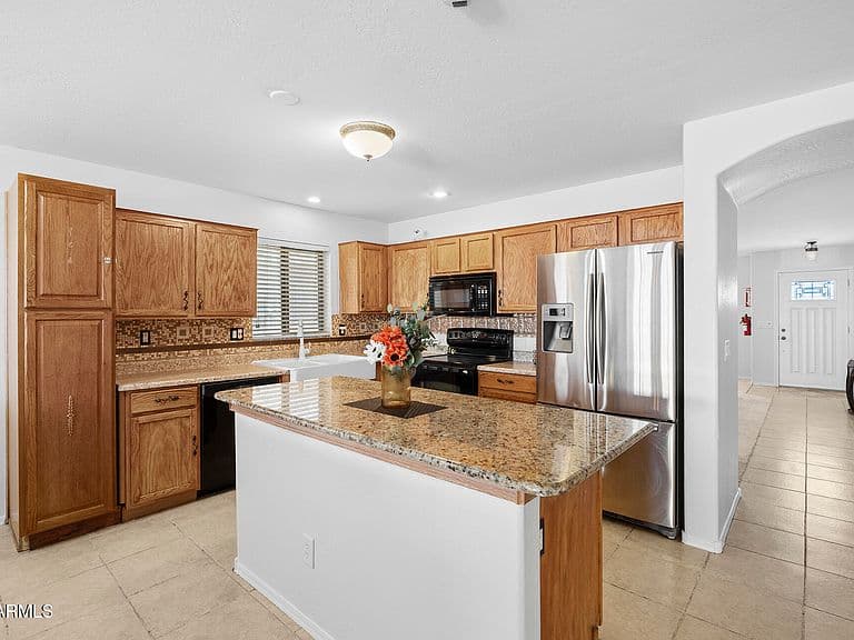 1773 E CARDINAL Drive photo 3