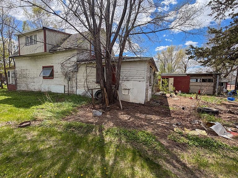 215 Commercial St N photo 5