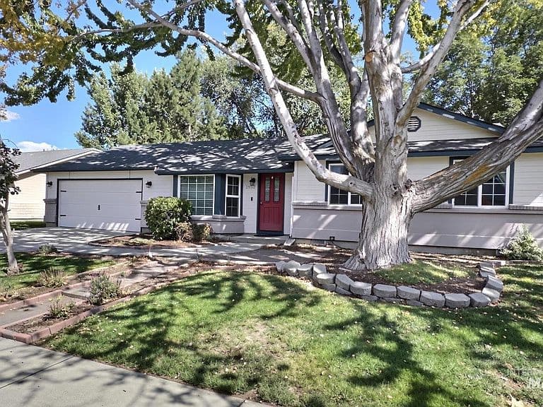 1952 NW 11th Ave photo 4