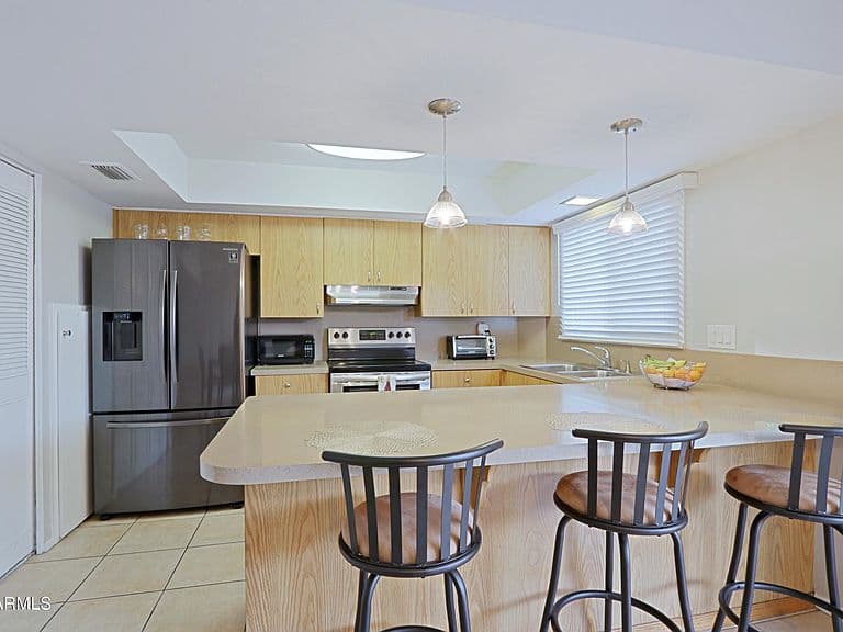 1675 W HAZELWOOD Street photo 3
