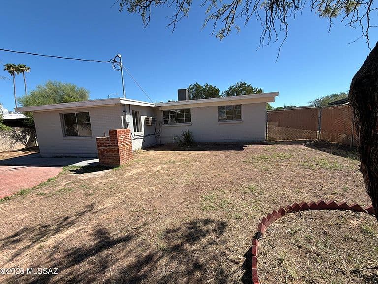 2817 N Walnut Ave photo 5