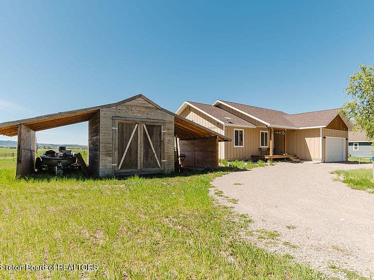 225 Bonneville Rd photo 2