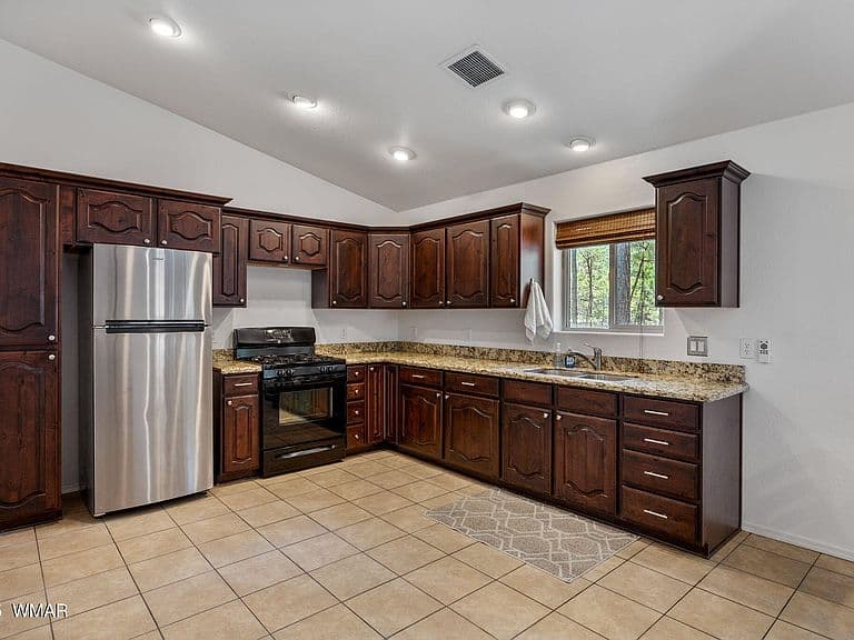 921 E Lauren Ct photo 5