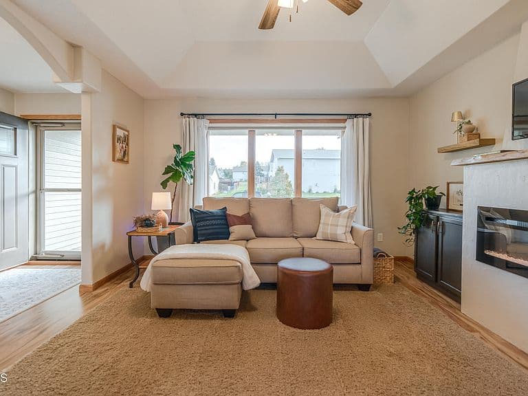 1204 Territory Dr photo 3