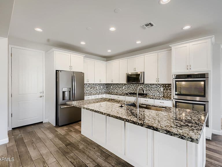 986 W ANGEL Drive photo 3