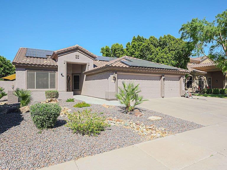 5974 W KERRY Lane photo 3