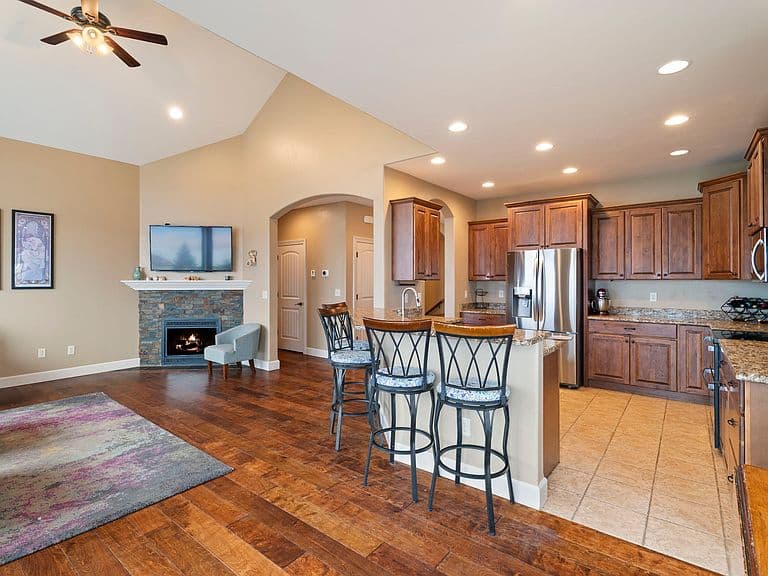 935 Napa Dr photo 3