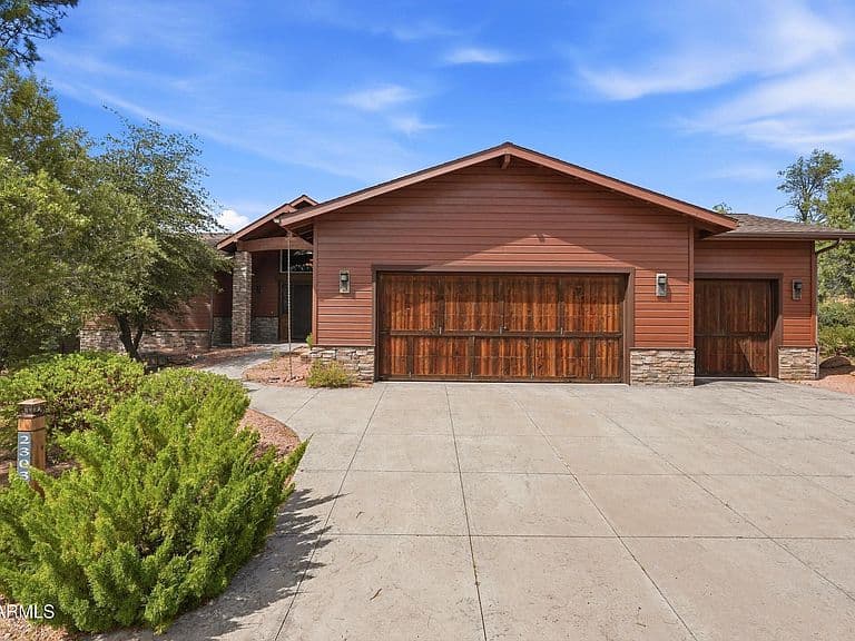 2303 E SCARLET BUGLER Circle photo 2