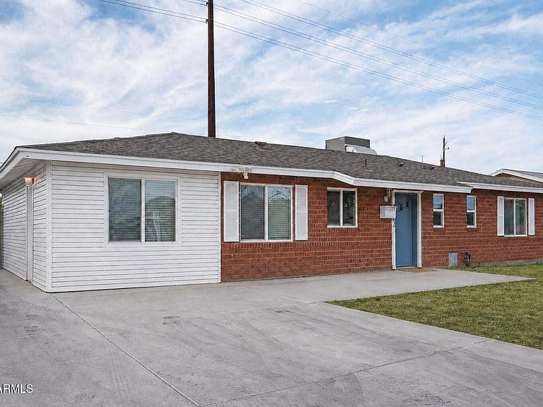 4702 E MCKINLEY Street photo 2