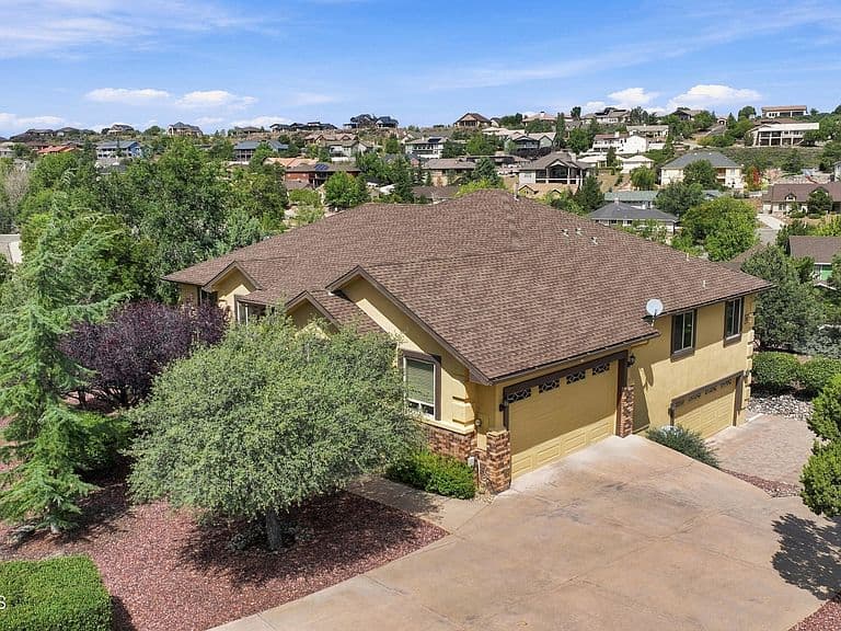 899 Northridge Dr photo 2