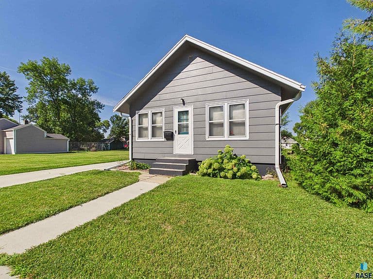 317 N Olive Ave photo 2
