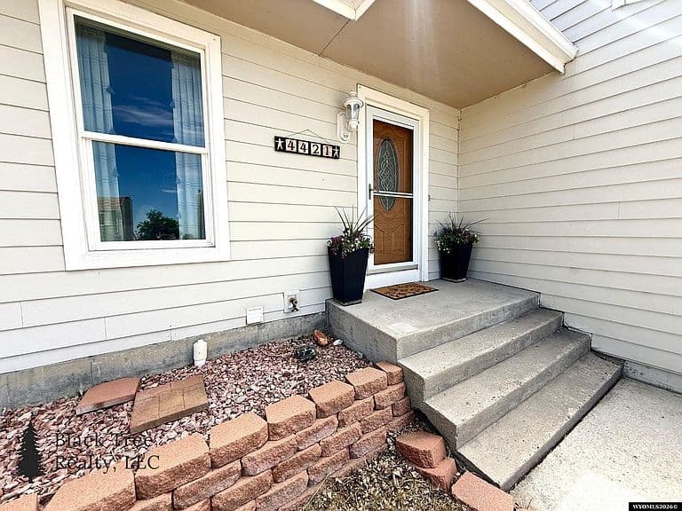 4421 S Ash St photo 2