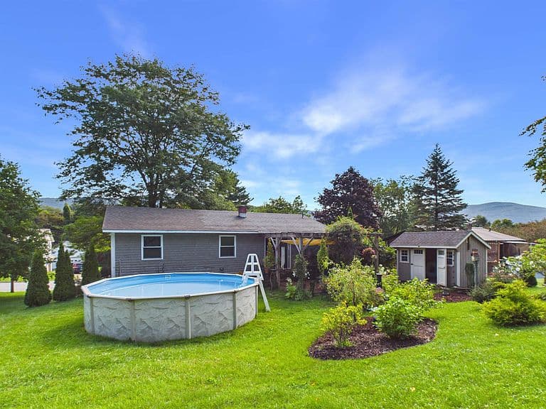 4 Newport Drive photo 1