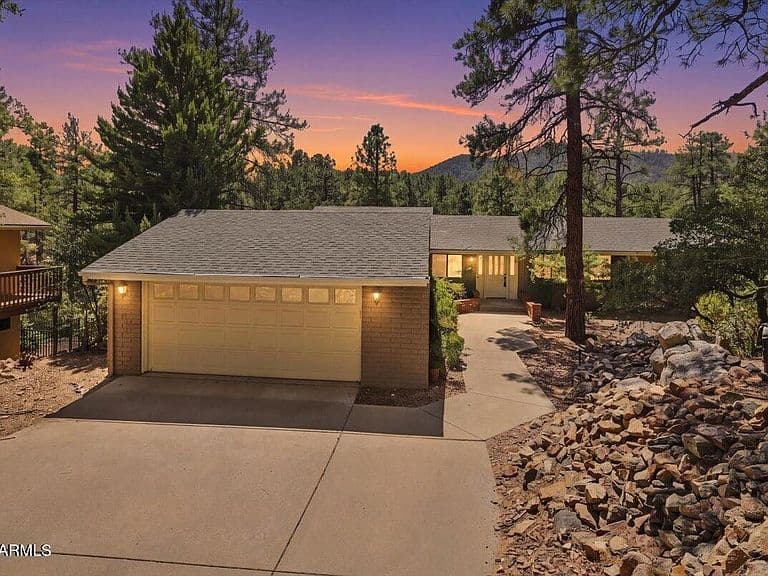 1110 BLUE GRANITE Lane photo 3