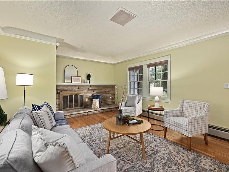 934 Poly Dr photo 3