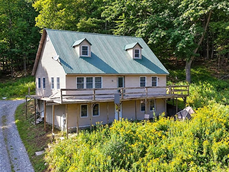1725 Shaftsbury Hollow Road photo 1