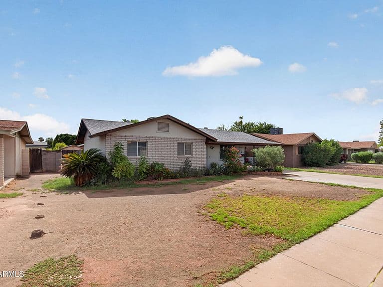 1833 E BOISE Street photo 2
