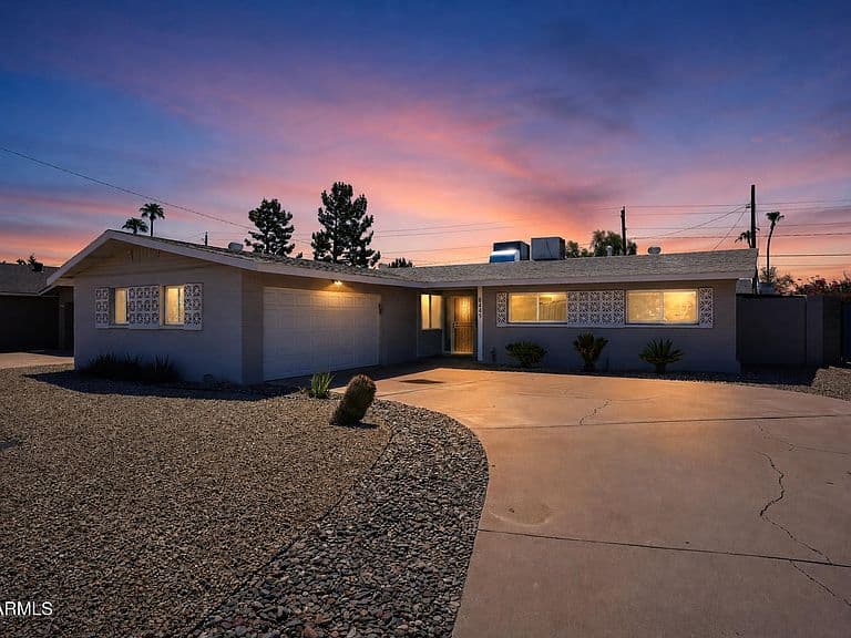 8449 E JACKRABBIT Road photo 2