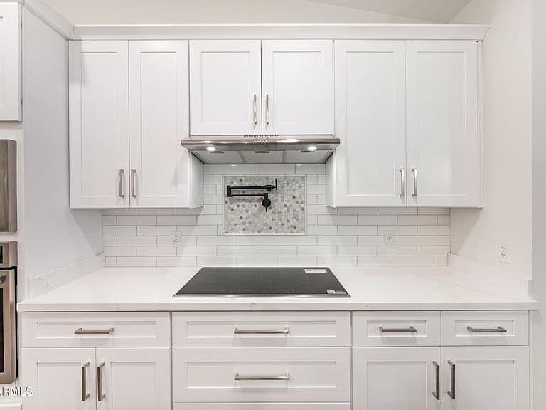 1912 W BROOKE Lane W photo 4