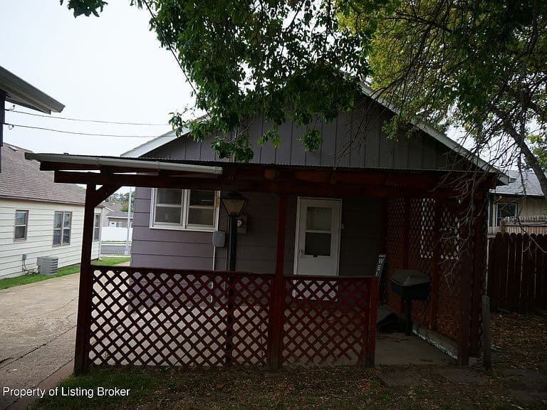 620 Sims St photo 3