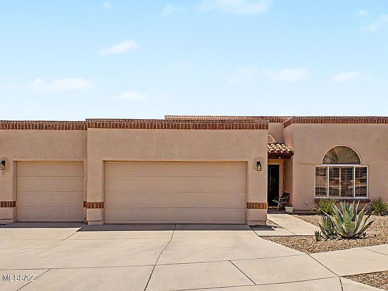 5026 E Colby Pl photo 1