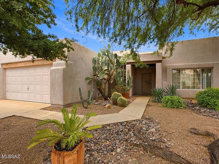 1055 W Eagle Look Ln photo 1