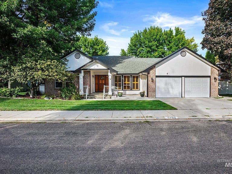 5760 W Plantation Ln photo 1
