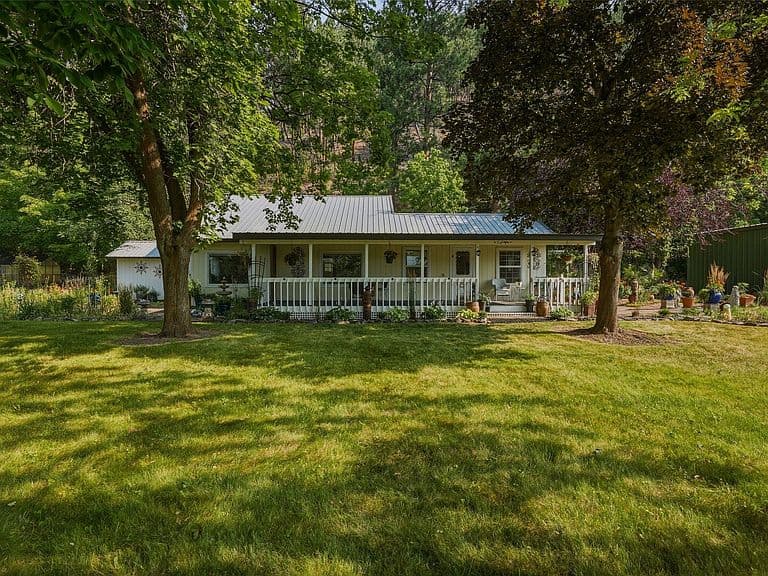 1550 Tremper Dr photo 3