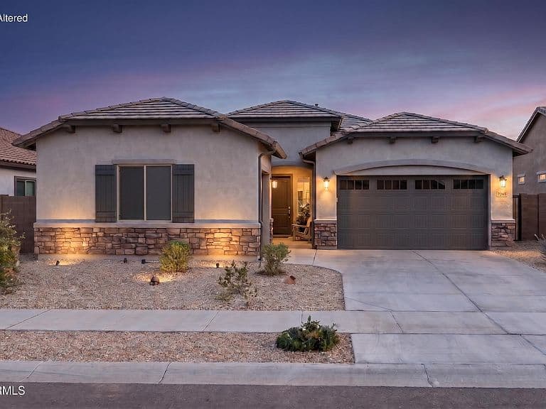 18977 W DESERT HILLS Drive photo 1