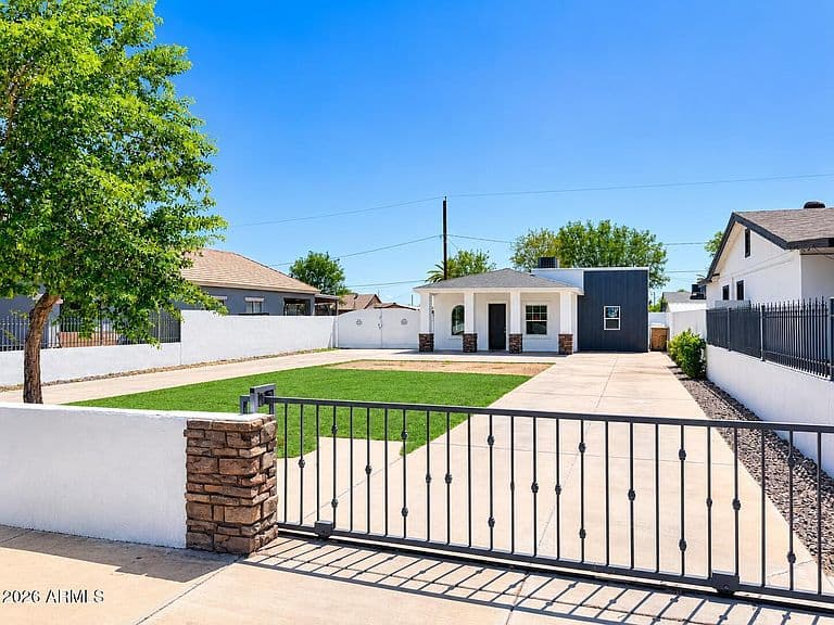4437 S 8TH Place S photo 1