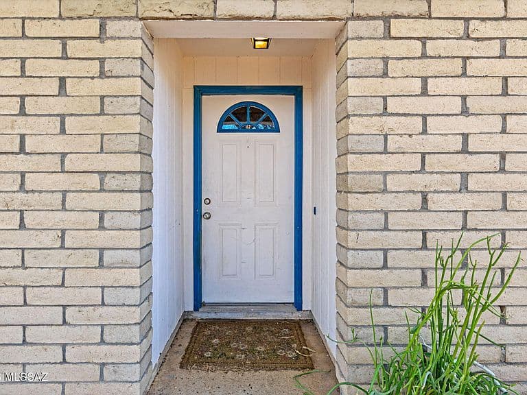 2946 N Euclid Ave photo 2