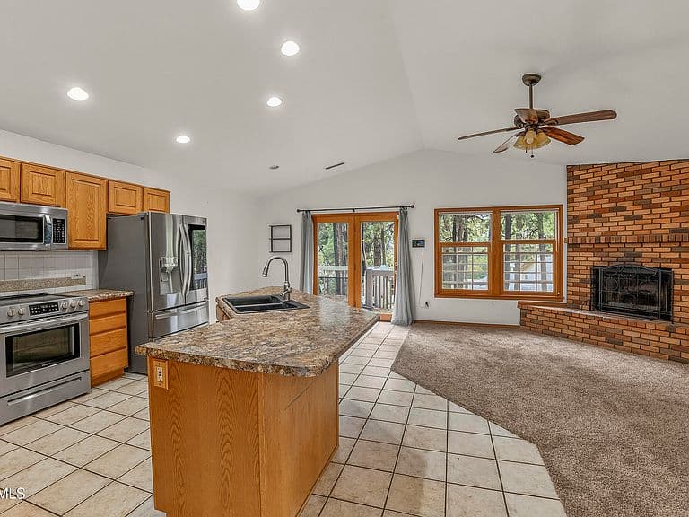 1395 W UNIVERSITY HEIGHTS Drive photo 5