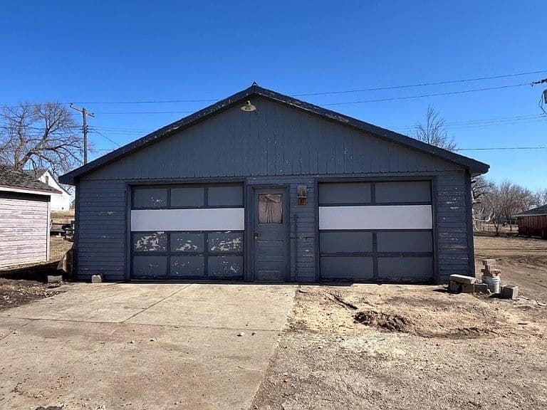 710 3rd Ave E photo 3