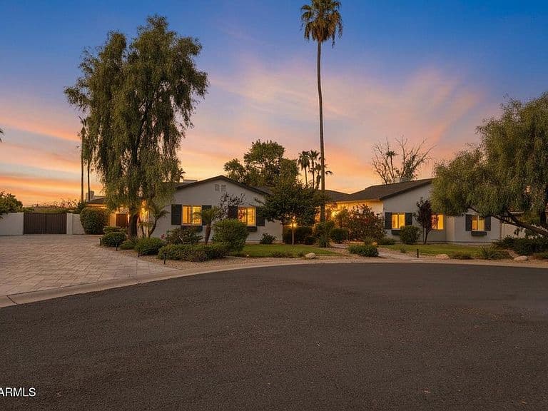 5815 E CAMPO BELLO Drive photo 2