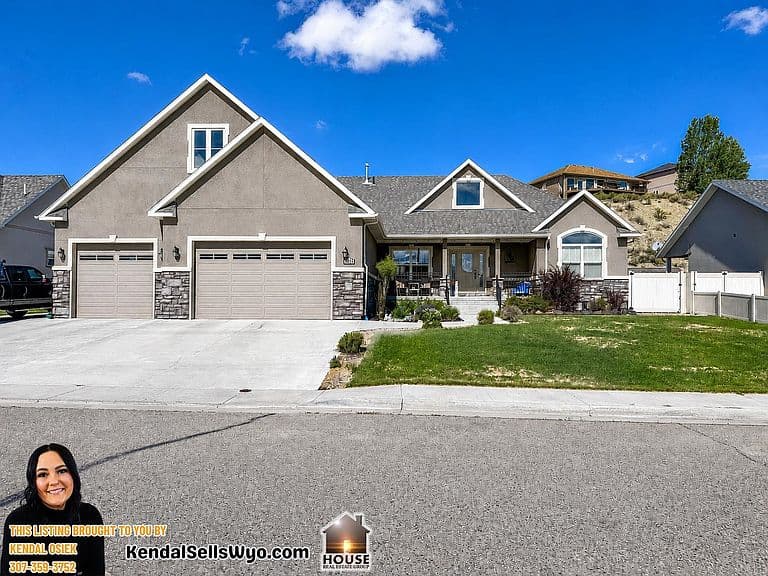 2325 Alexandra Cir photo 1