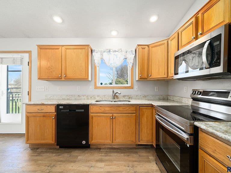 4116 W Newcomb St photo 4