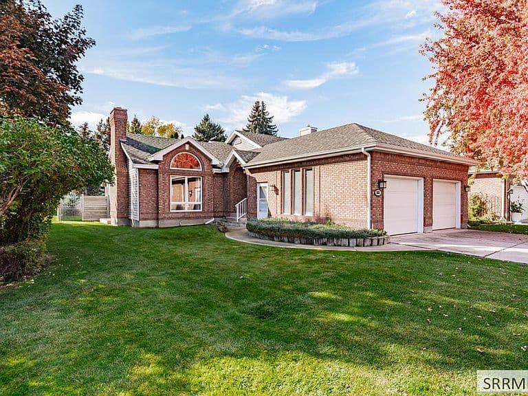 3553 Sun Cir photo 1