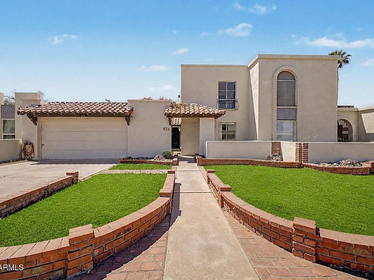 913 E LAGUNA Drive photo 2