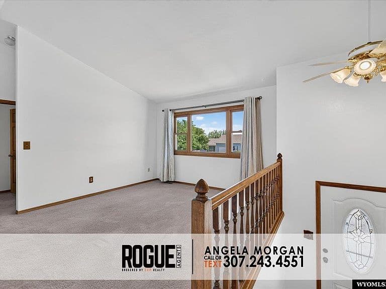 3018 Pheasant Dr photo 4