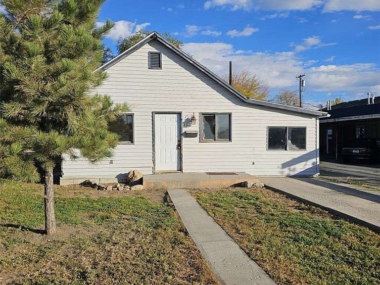 407 Cook Ave photo 1