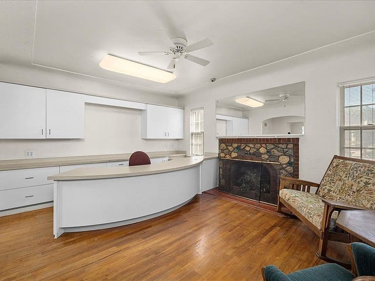 1045 Central Ave photo 3