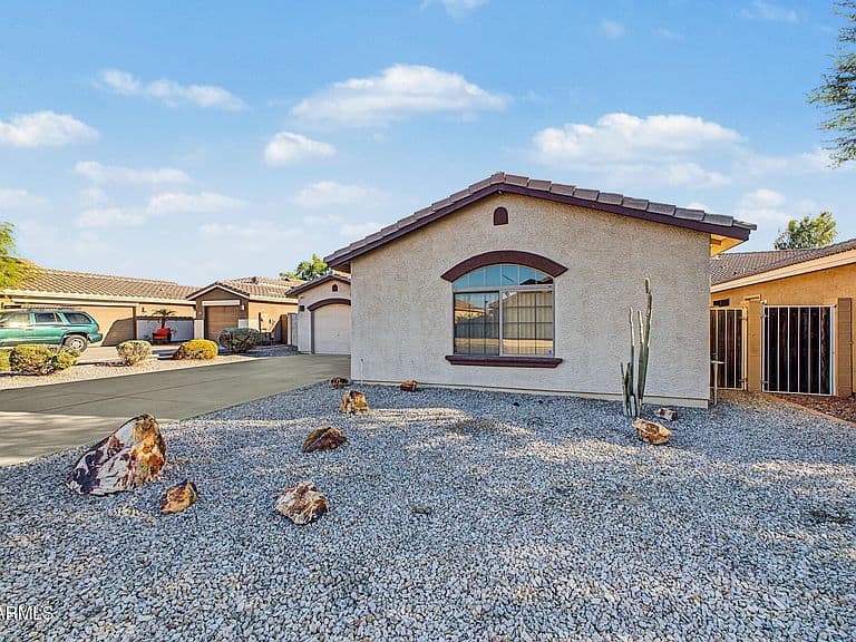 2521 W DARREL Road photo 3