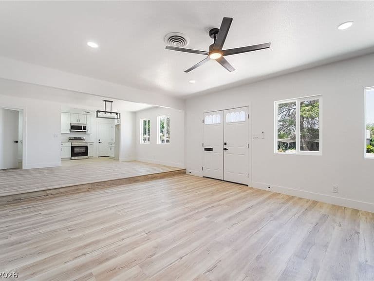 39 Lowery St photo 5
