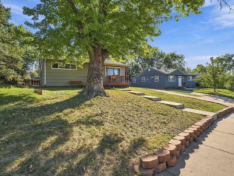 910 Allen Ave photo 3